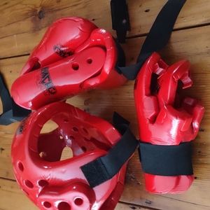 Kids x small / s karate sparing great head gear gloves shoes